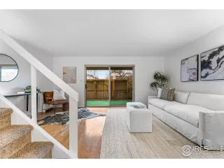 Photo #4: 1004462 Listing