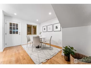 Photo #6: 1004462 Listing