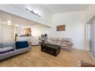 Photo #4: 1004469 Listing