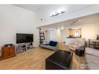 Photo #5: 1004469 Listing