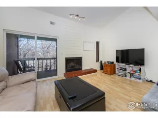 Photo #6: 1004469 Listing