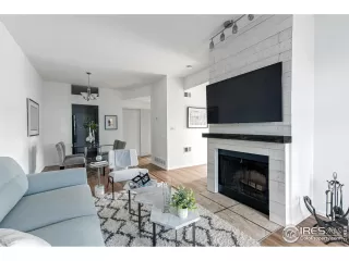 Photo #4: 1004486 Listing