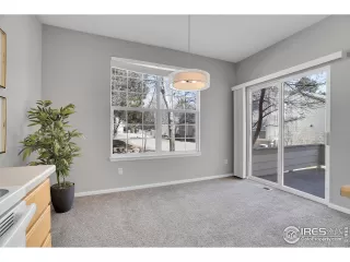 Photo #5: 1004563 Listing