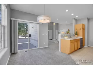 Photo #6: 1004563 Listing