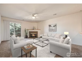 Photo #4: 1004601 Listing