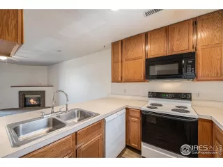 Photo #6: 1004601 Listing