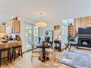 Photo #3: 1004649 Listing