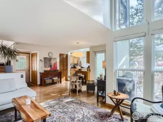 Photo #4: 1004649 Listing