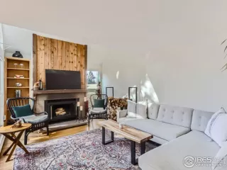 Photo #5: 1004649 Listing