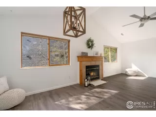 Photo #3: 1004668 Listing