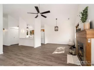 Photo #4: 1004668 Listing