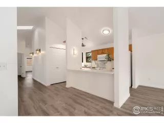 Photo #5: 1004668 Listing