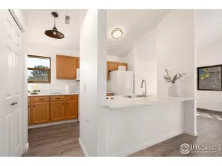 Photo #6: 1004668 Listing