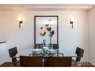 Photo #5: 1004702 Listing