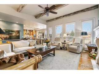 Photo #4: 1004727 Listing