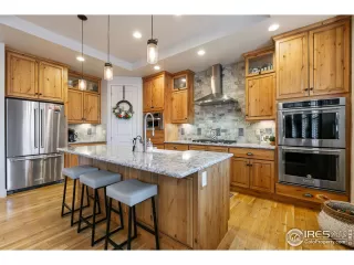 Photo #6: 1004727 Listing