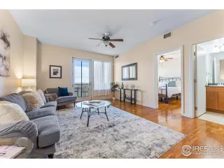 Photo #6: 1004728 Listing