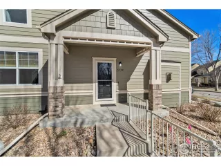 Photo #2: 1004734 Listing