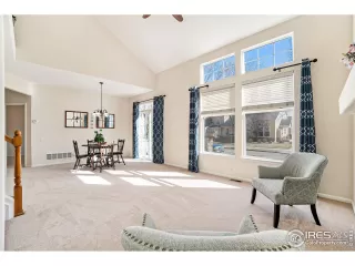 Photo #4: 1004734 Listing