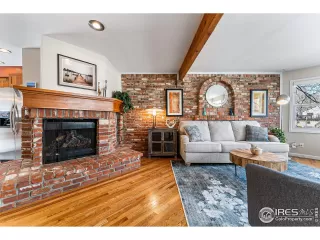 Photo #2: 1004740 Listing