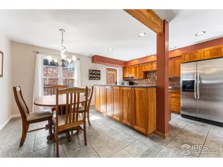 Photo #5: 1004740 Listing