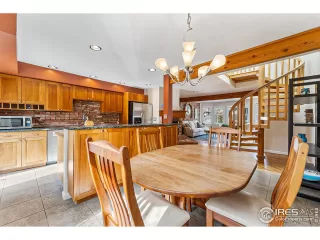 Photo #6: 1004740 Listing