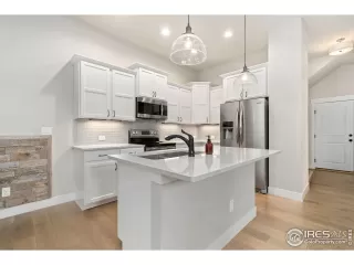 Photo #6: 1004745 Listing 