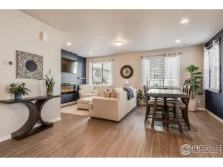 Photo #5: 1004746 Listing