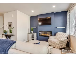 Photo #6: 1004746 Listing