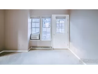 Photo #4: 1004748 Listing