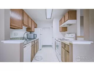 Photo #5: 1004748 Listing