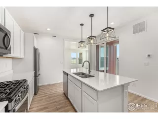 Photo #3: 1004778 Listing