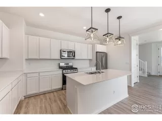 Photo #5: 1004778 Listing