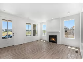 Photo #6: 1004778 Listing