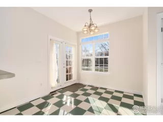 Photo #6: 1004834 Listing