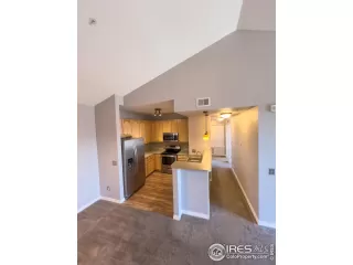 Photo #6: 1004849 Listing