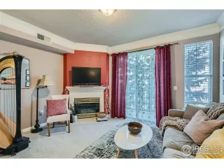 Photo #3: 1004866 Listing