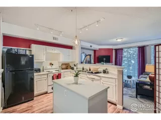 Photo #4: 1004866 Listing