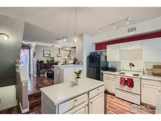 Photo #5: 1004866 Listing