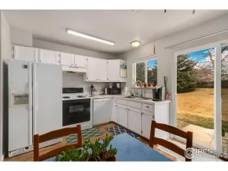 Photo #4: 1004897 Listing