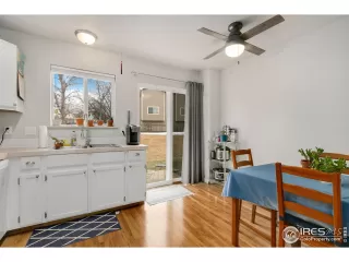 Photo #5: 1004897 Listing