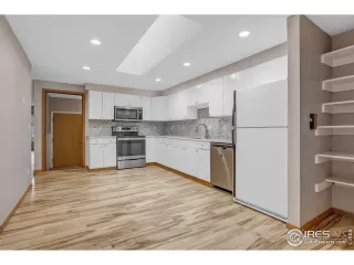 Photo #3: 1004910 Listing