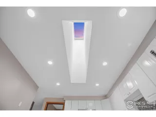 Photo #4: 1004910 Listing