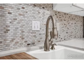 Photo #5: 1004910 Listing