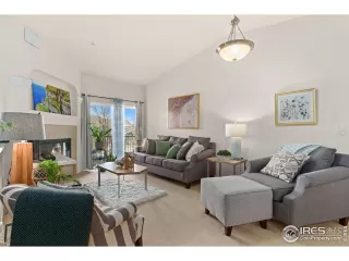 Photo #2: 1004913 Listing