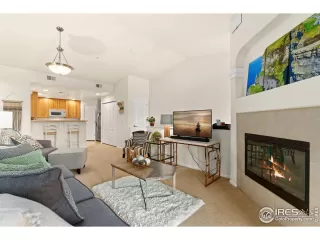 Photo #3: 1004913 Listing