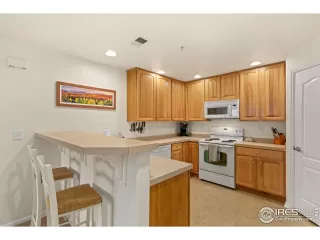 Photo #4: 1004913 Listing