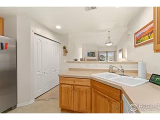 Photo #6: 1004913 Listing