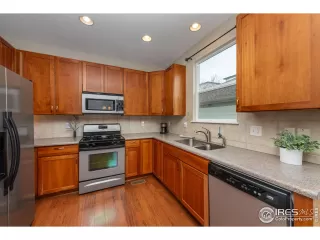 Photo #5: 1004944 Listing