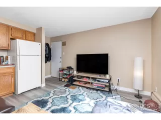 Photo #6: 1004985 Listing